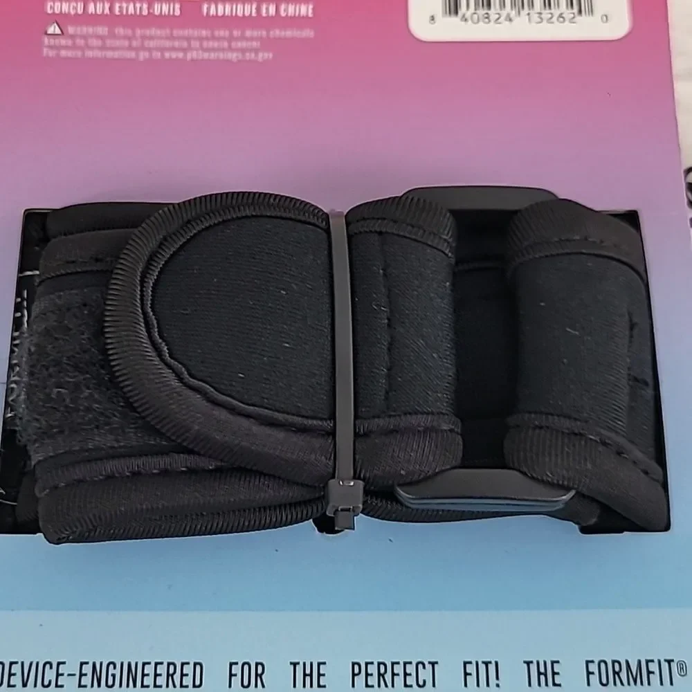 1779  FORMFIT  Armband Case NWT